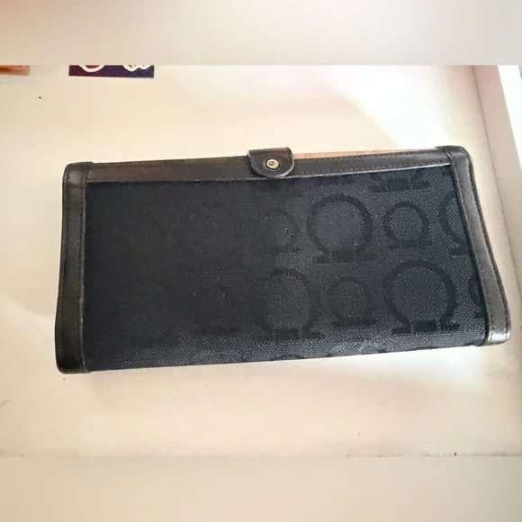 Ferragamo Wallet - Picture 2 of 3